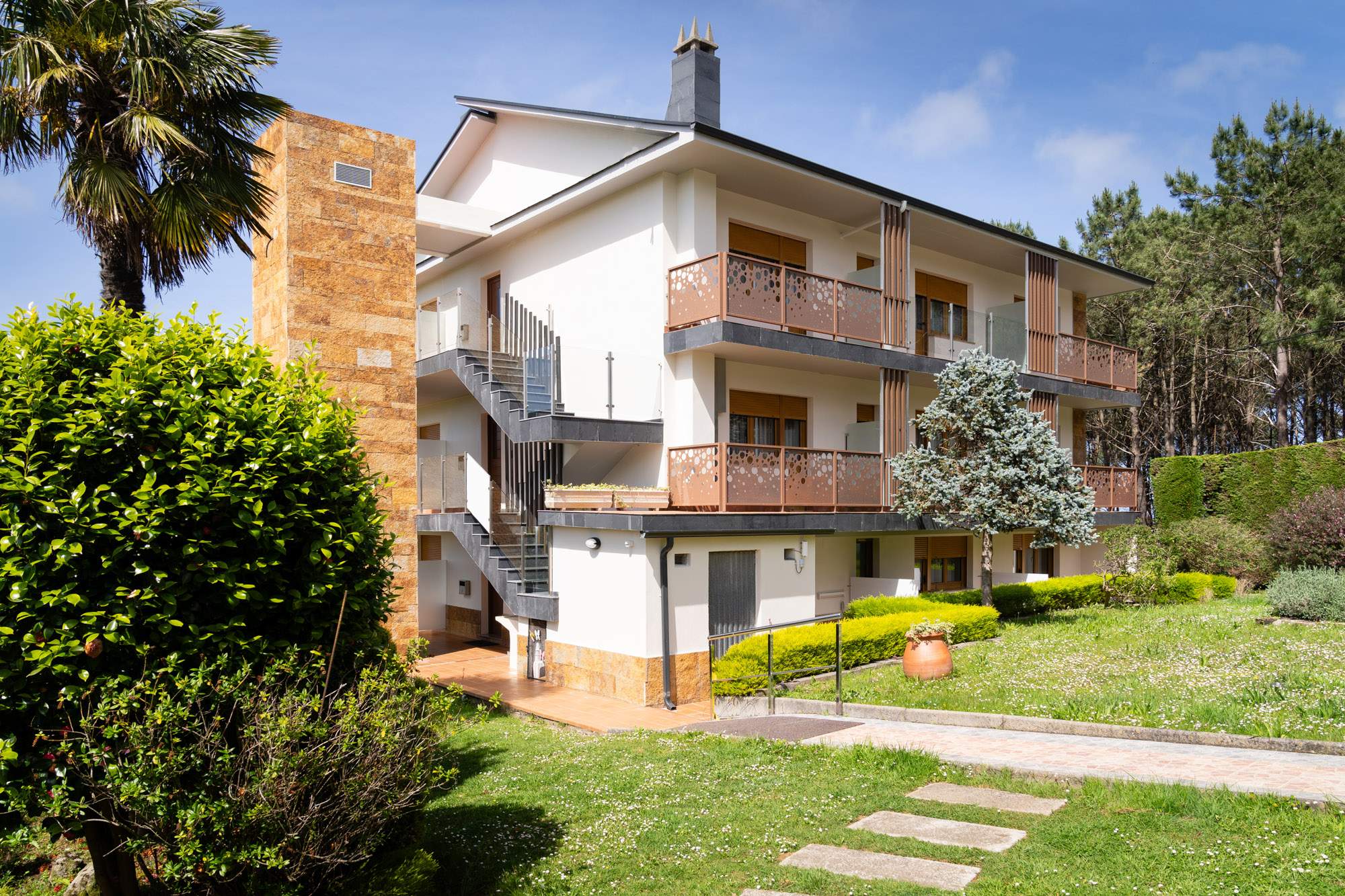 hotel el pinar en navia - peregrinos