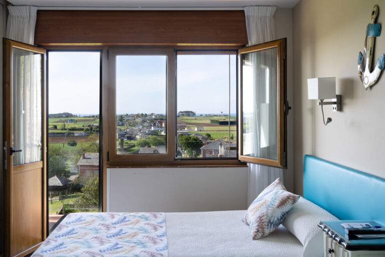 hotel el pinar en navia - peregrinos